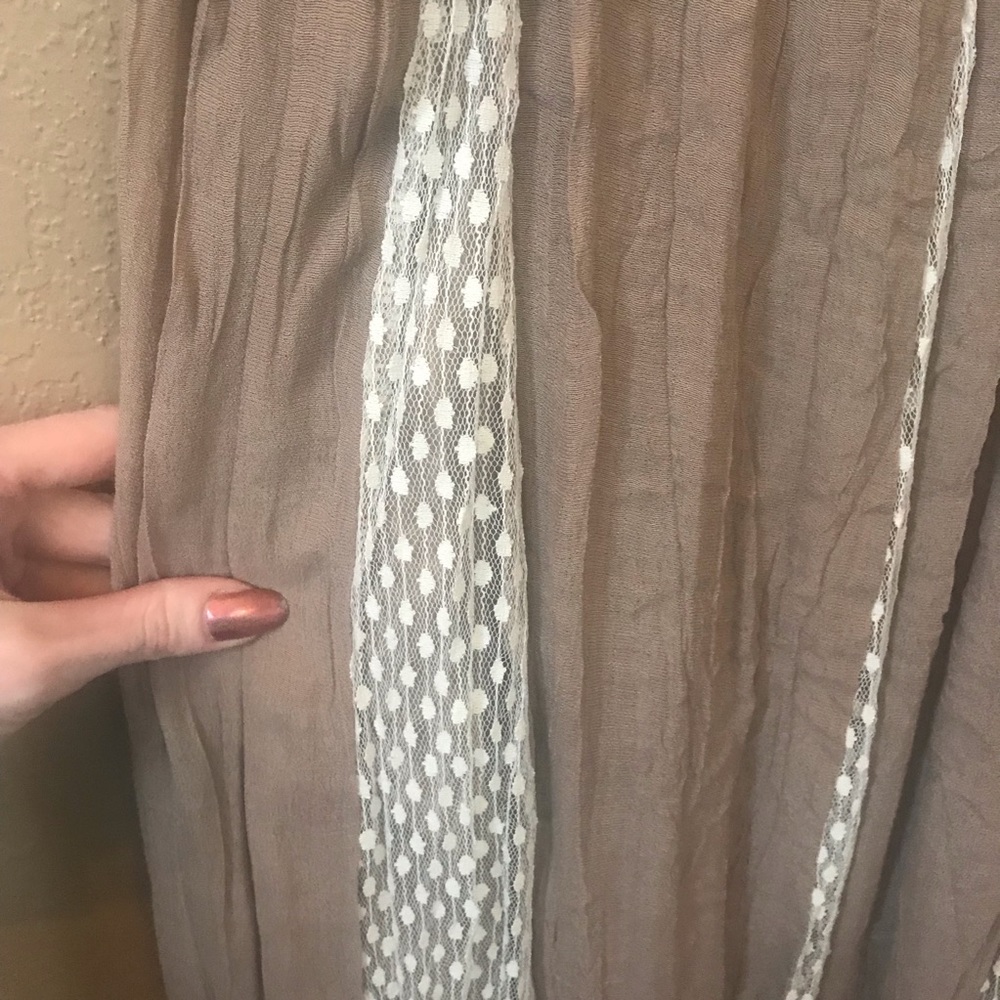 RYU tan & cream lace dress with crochet top - Picture 4 of 6